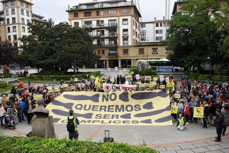 Spanish Arms Sales Switzerland Froze Four Bank Accounts Over